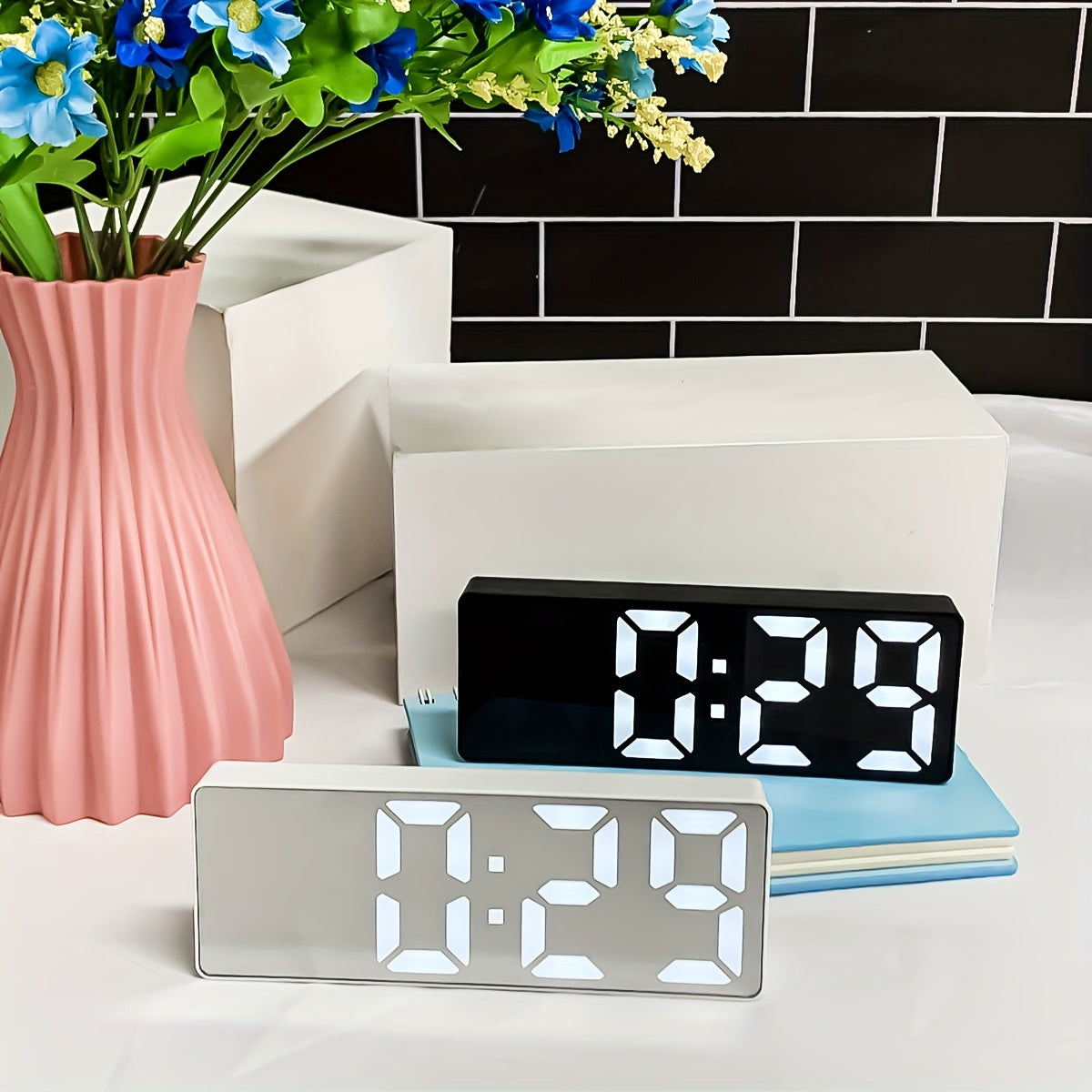 Sleek LED Alarm Clock - DECO